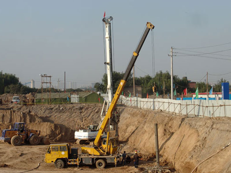 长风西大街打通工程化工排洪桩基施工(2009.9)03